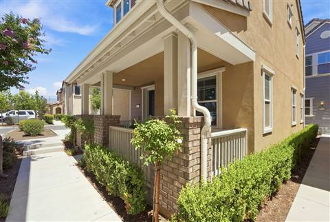 Front porch & entrance · View 10