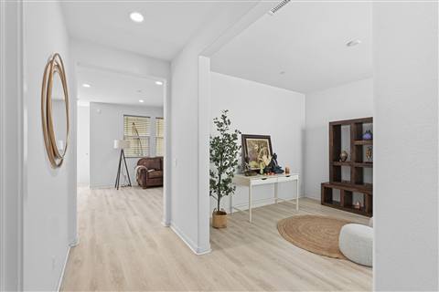 Entry & sitting area · View 17