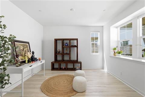 Entry & sitting area · View 18