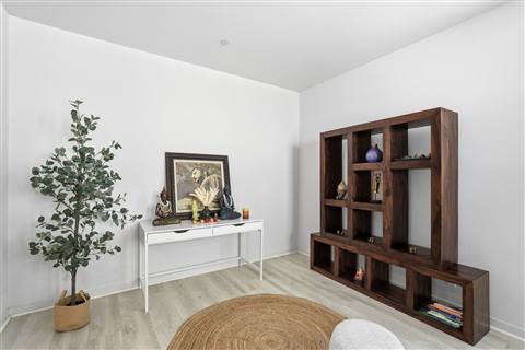 Entry & sitting area · View 19