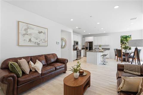 Living room · View 25