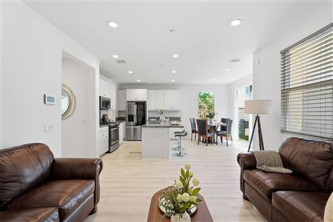 Living room · View 27