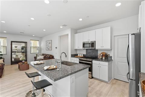 Kitchen & dining · View 32