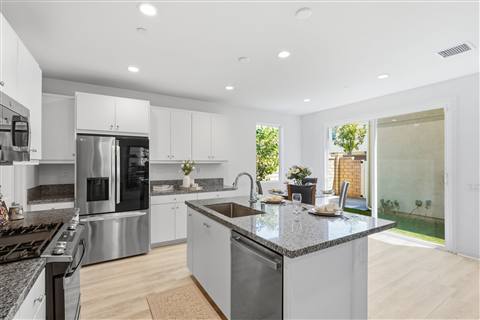 Kitchen & dining · View 33