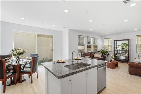 Kitchen & dining · View 34