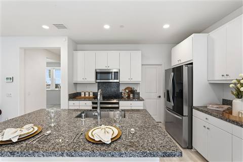 Kitchen & dining · View 37