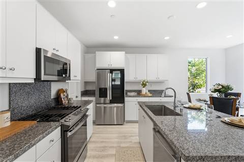 Kitchen & dining · View 40