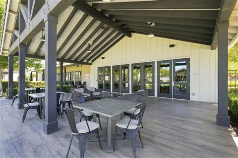 Community surroundings · View 80