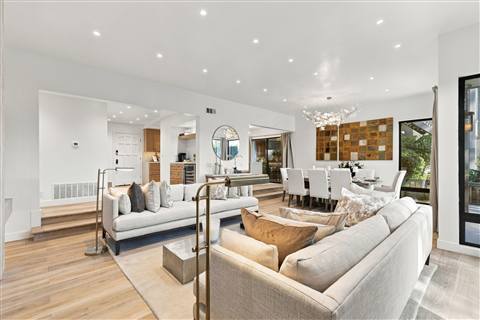 Living room · reverse view